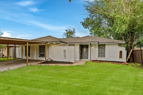 Photo of 8834 Brackley Lane, Houston, TX 77088 (MLS # 75673586)