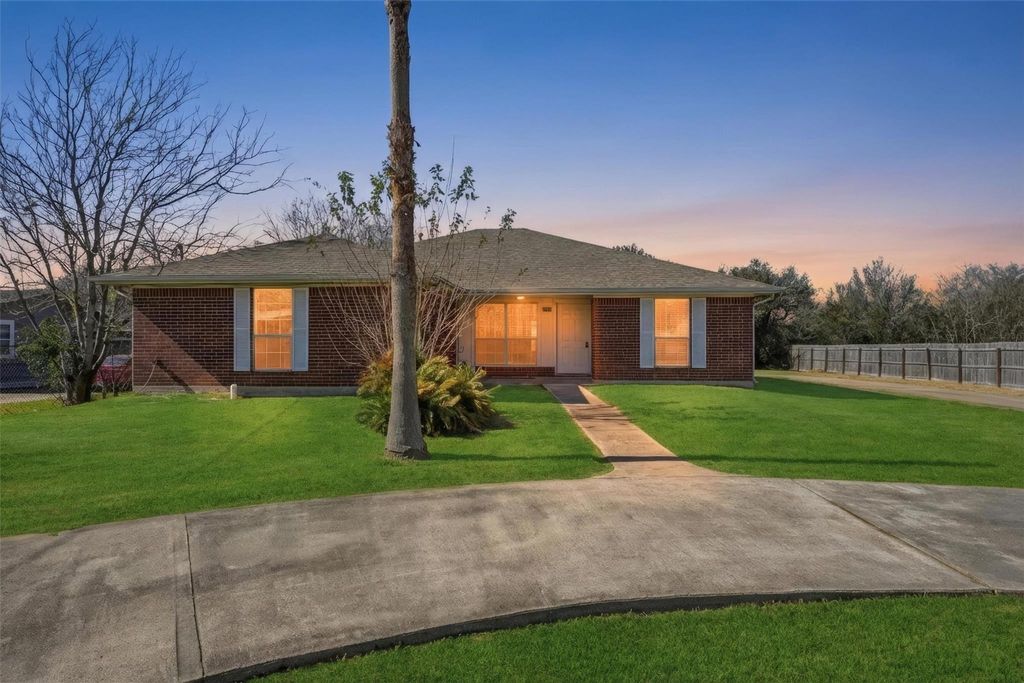 Photo of 3901 22nd Street N, Texas City, TX 77590 (MLS # 35251531)