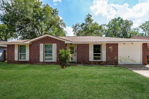 Photo of 5811 Greencraig Drive, Houston, TX 77035 (MLS # 47527490) Photo of 5811 Greencraig Drive, Houston, TX 77035 (MLS # 47527490)