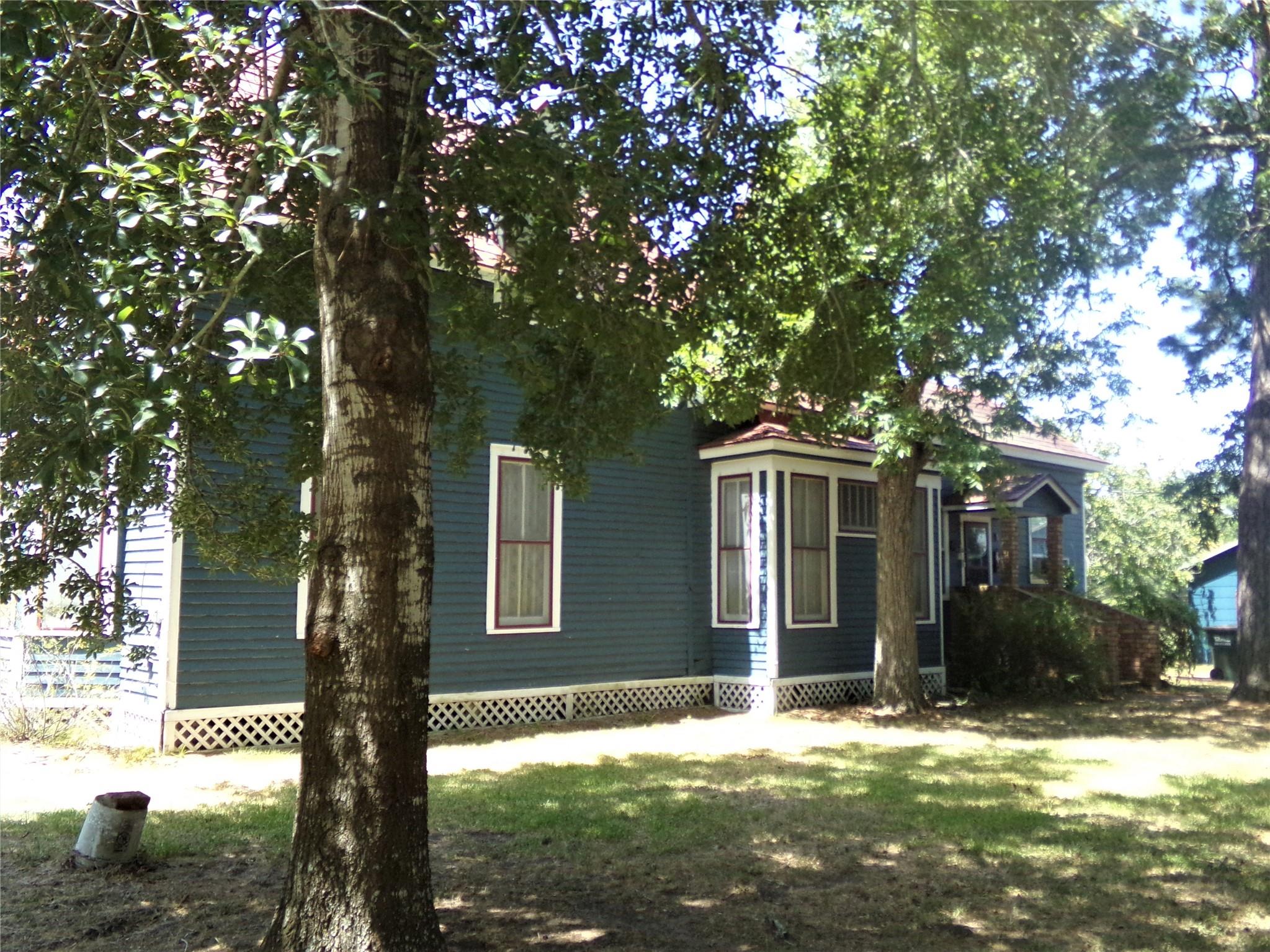300 S Summit Street