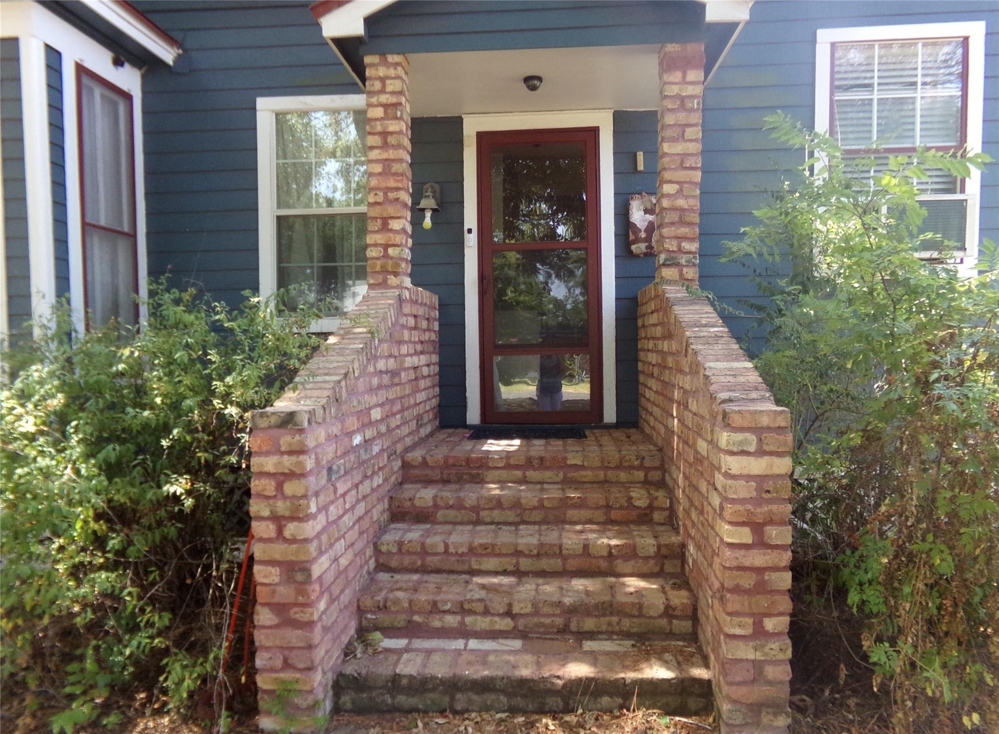 300 S Summit Street