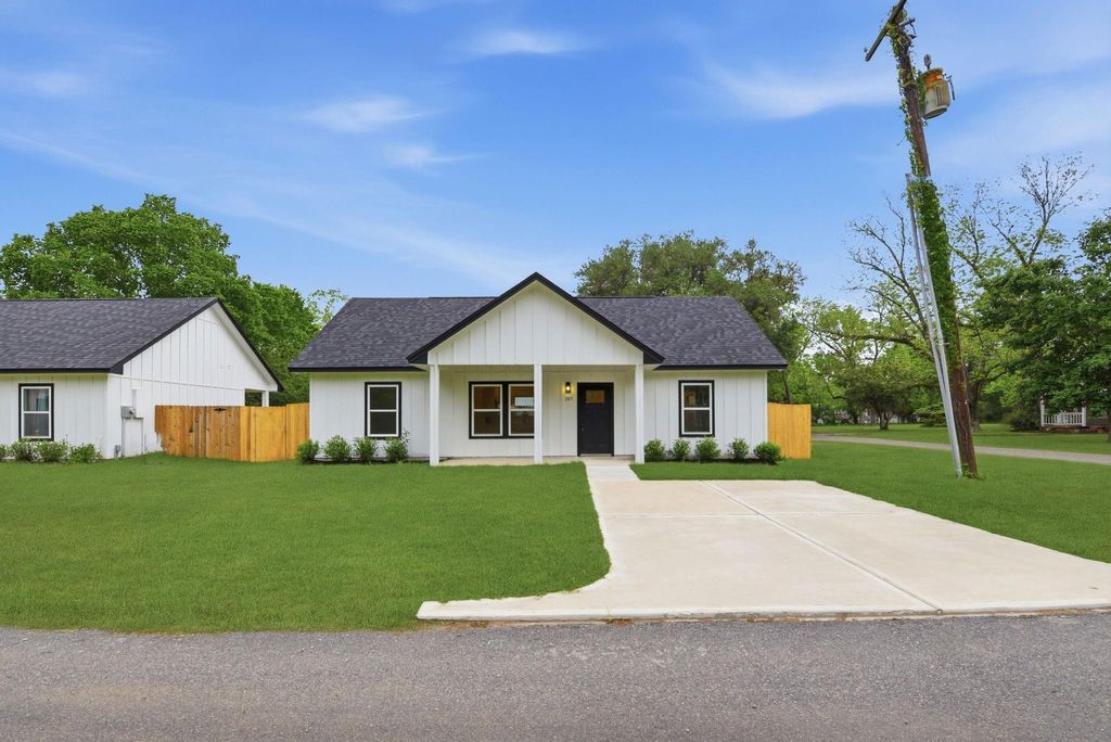 Photo of 205 Spruce, Daisetta, TX 77533 (MLS # 30937145)