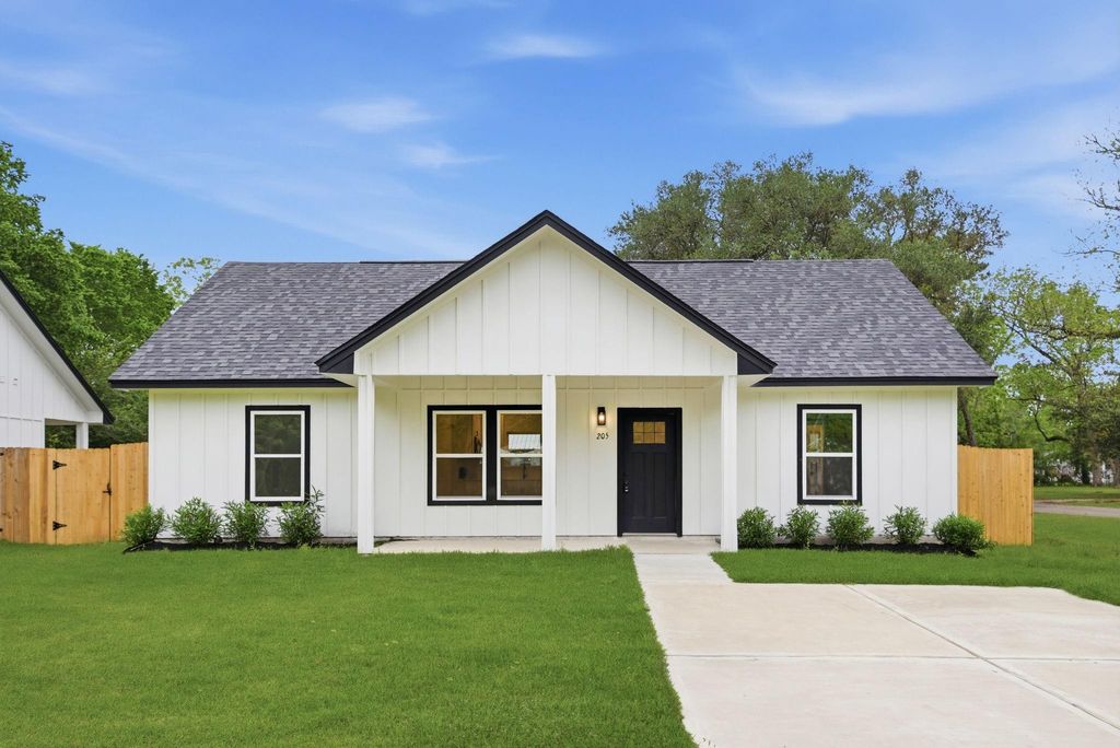 Photo of 205 Spruce, Daisetta, TX 77533 (MLS # 30937145)