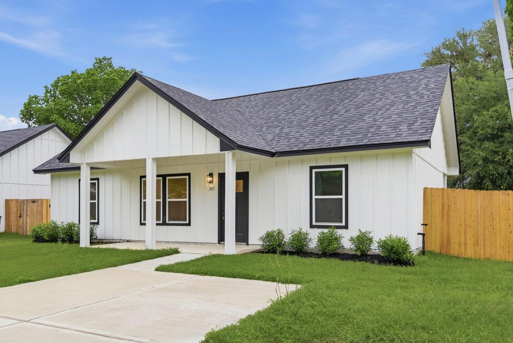 Photo of 205 Spruce, Daisetta, TX 77533 (MLS # 30937145)