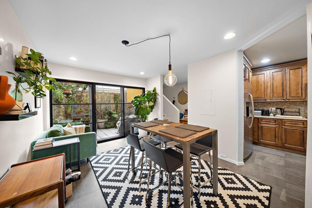 Photo of 3018 Baldwin Street, Houston, TX 77006 (MLS # 95894368)