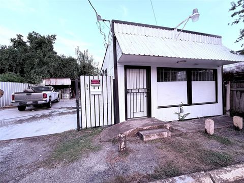 Photo of 6325 Cullen Boulevard, Houston, TX 77021 (MLS # 10664480)