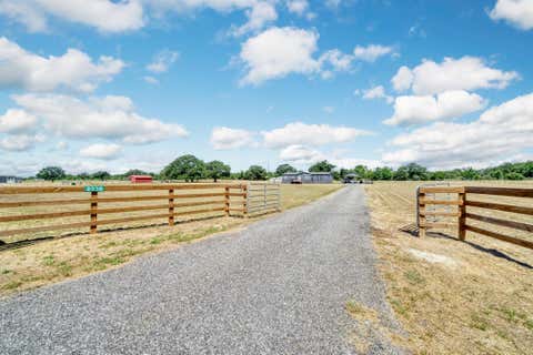Photo of 8938 Old Highway Road, Calvert, TX 77837 (MLS # 36068166)
