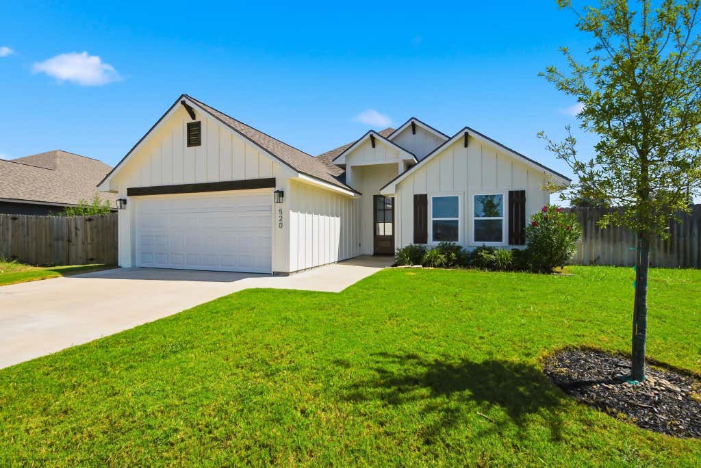 Photo of 520 Combine Road, Snook, TX 77879 (MLS # 68147263)