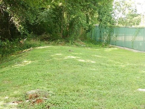 Photo of 4846 Sunbeam Street, Houston, TX 77033 (MLS # 19765905)