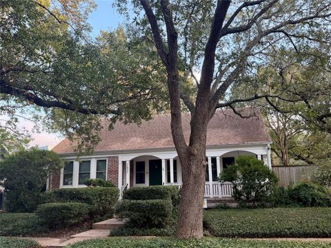 Photo of 1621 Cherryhurst Street, Houston, TX 77006 (MLS # 2238040)