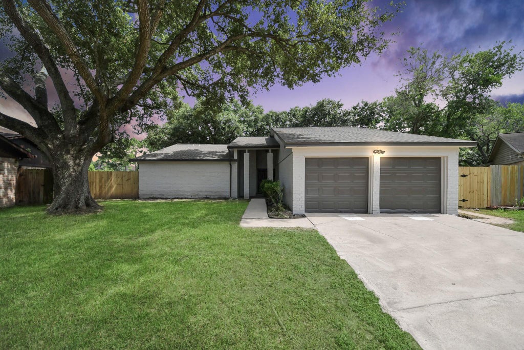 Photo of 1019 Summers Drive, Missouri City, TX 77489 (MLS # 33381570)