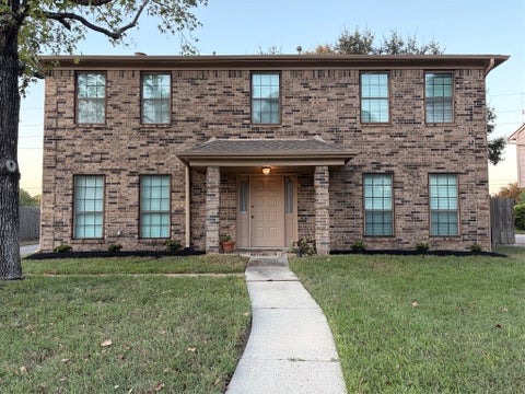 Homes For Sale - 15730 Maple Manor Drive<br/> Houston, TX 77095