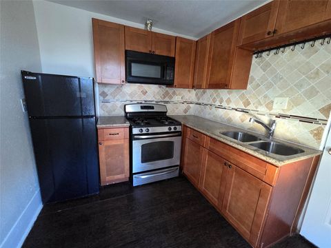 Photo of 302 71st Street #2, Houston, TX 77011 (MLS # 49336299)