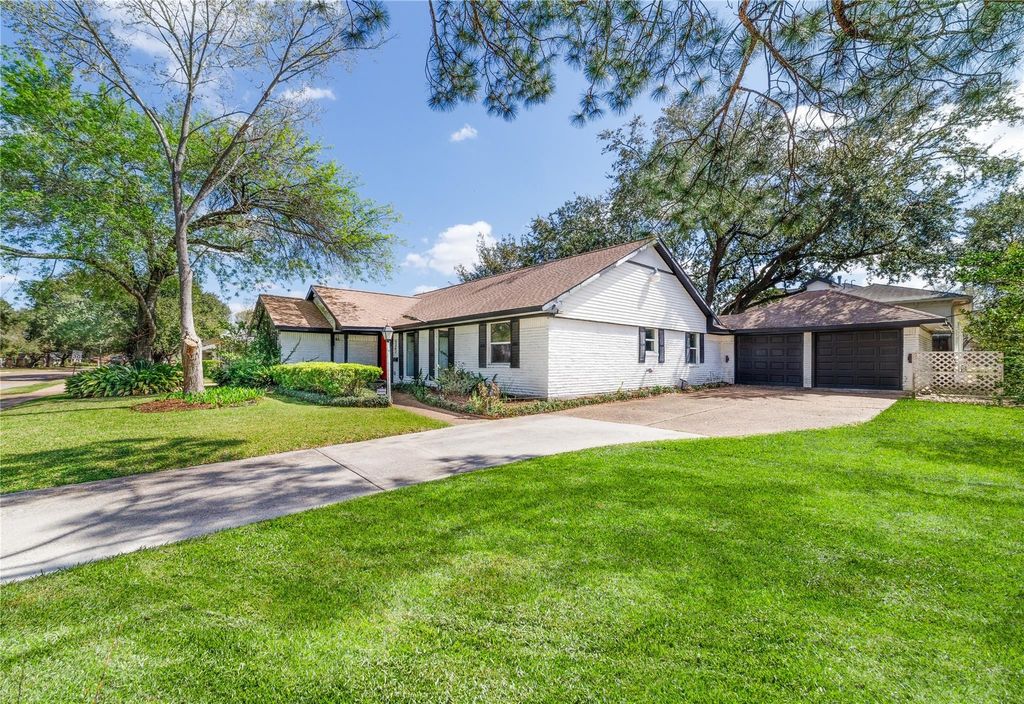 Photo of 5347 Rutherglenn Drive, Houston, TX 77096 (MLS # 72848974)