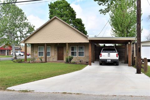 Photo of 412 Pecan Street, Sweeny, TX 77480 (MLS # 78338421) Photo of 412 Pecan Street, Sweeny, TX 77480 (MLS # 78338421)