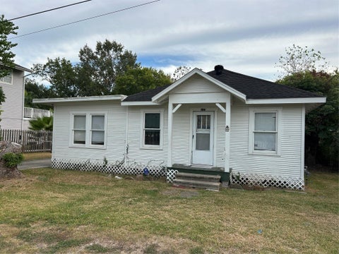 Photo of 107 Bay Oaks Drive, La Porte, TX 77571 (MLS # 11954769)