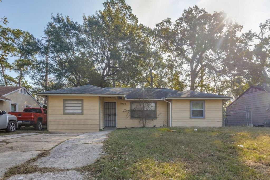 Photo of 9310 Forest View Street, Houston, TX 77078 (MLS # 57992940)