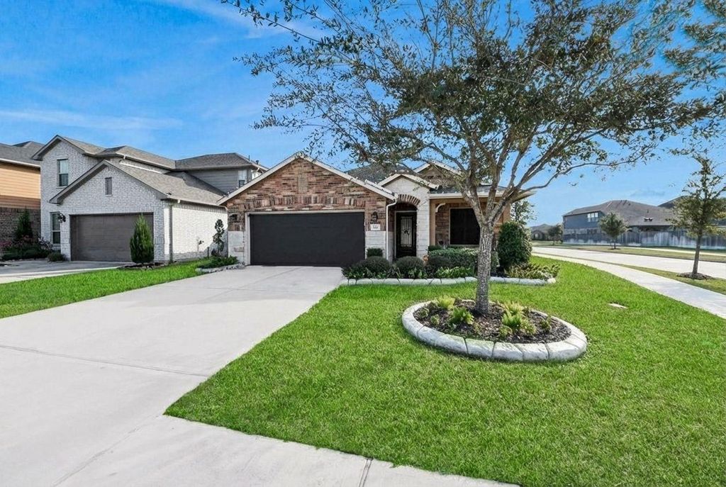 Photo of 550 Winburn Tide Lane, La Porte, TX 77571 (MLS # 65618608)