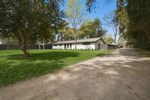 Homes For Sale - 700 W Dogwood Street<br/> Tyler County, Woodville, TX 75979