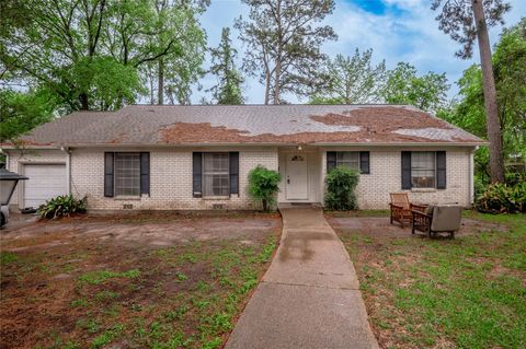 Photo of 1701 Avenue R, Huntsville, TX 77340 (MLS # 3634191)