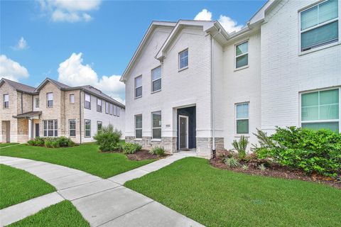 Photo of 2203 Seven Oaks Boulevard, Tomball, TX 77375 (MLS # 84214085)