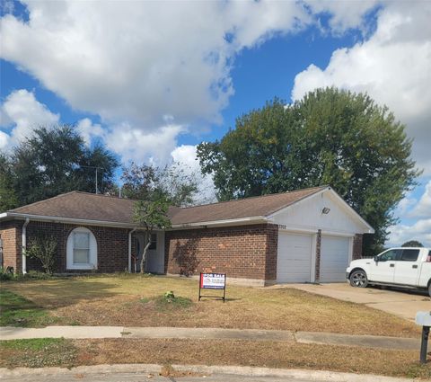 Photo of 3302 Gladwyne Lane, La Porte, TX 77571 (MLS # 21873916)