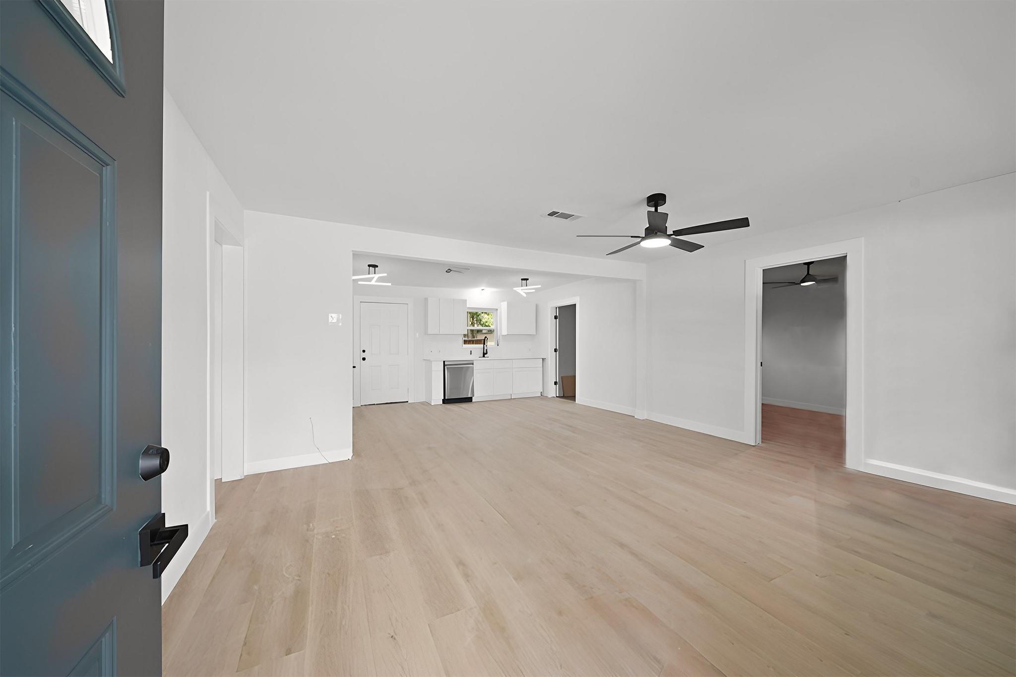 6826 Kingsway Drive