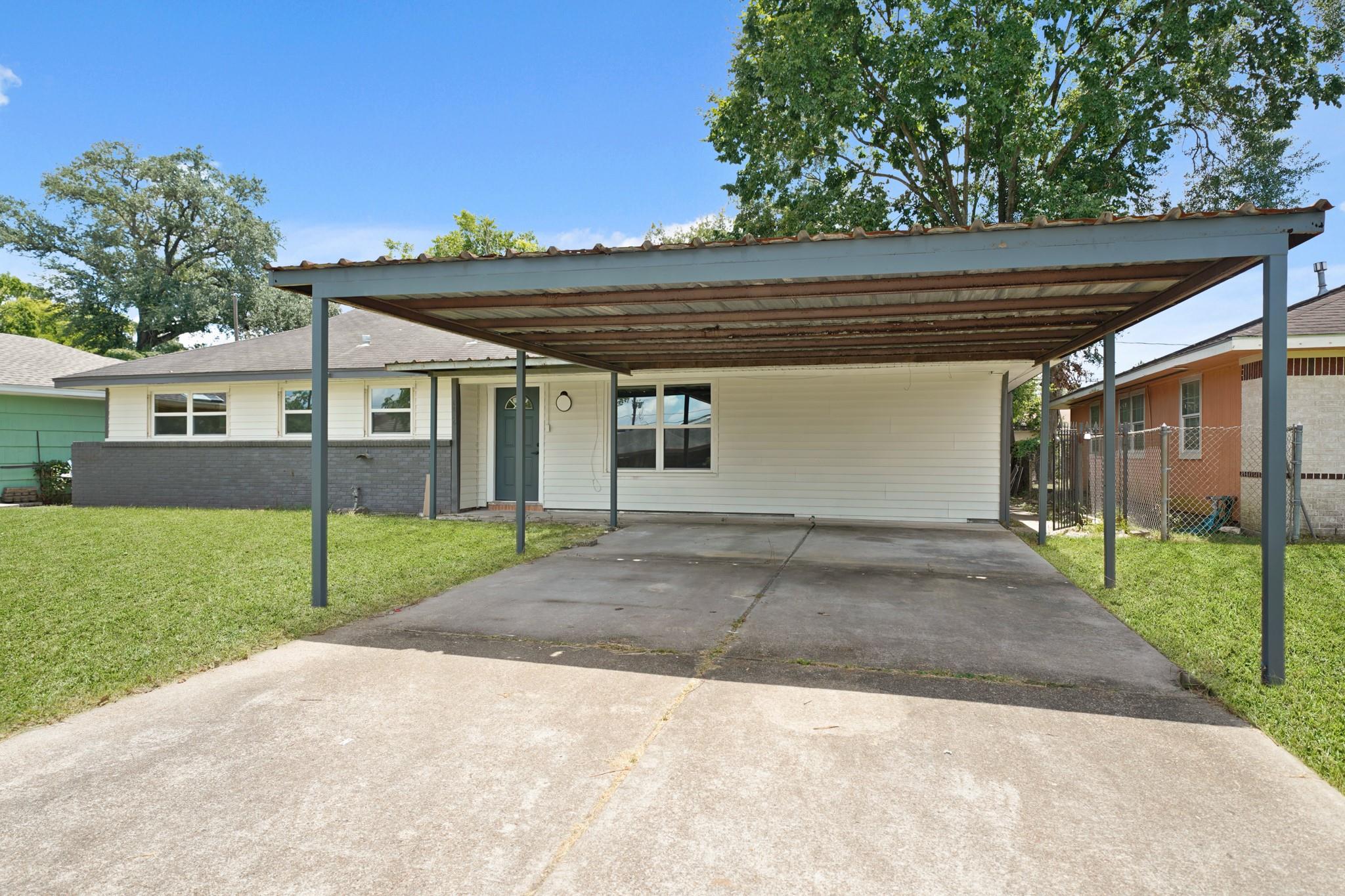 6826 Kingsway Drive