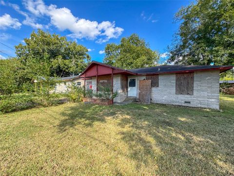 Photo of 2321 Pearland Avenue, Pearland, TX 77581 (MLS # 75152107) Photo of 2321 Pearland Avenue, Pearland, TX 77581 (MLS # 75152107)