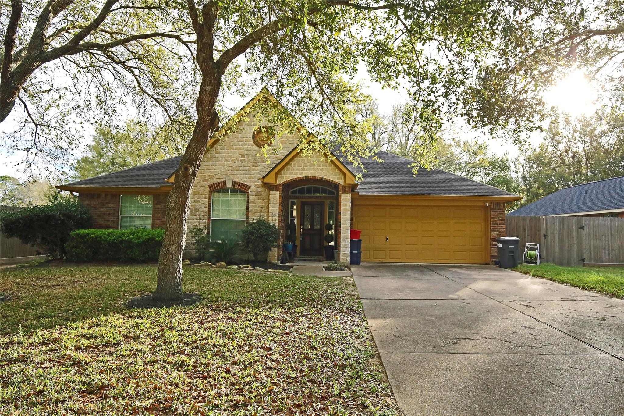 907 Riverside Drive