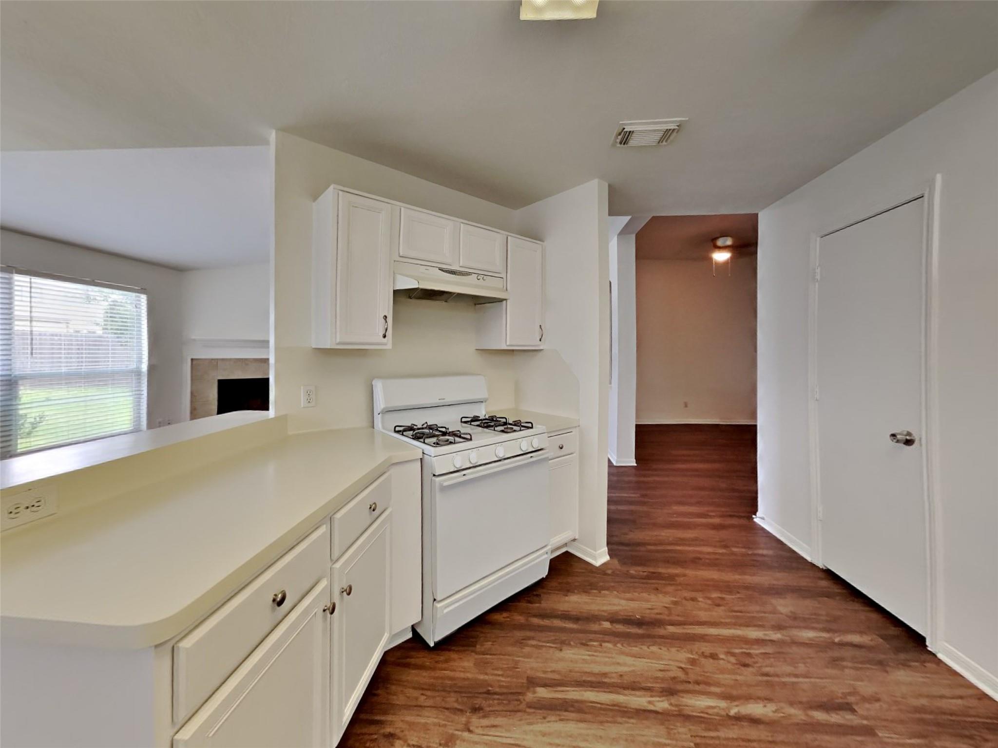 2114 English Green Way