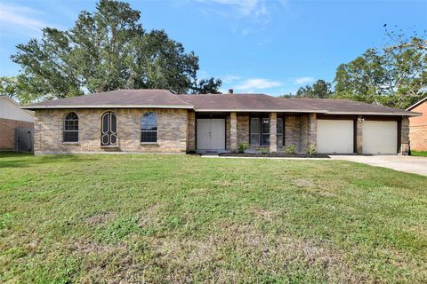 Photo of 1311 Oak Hollow Drive, Friendswood, TX 77546 (MLS # 48878352)