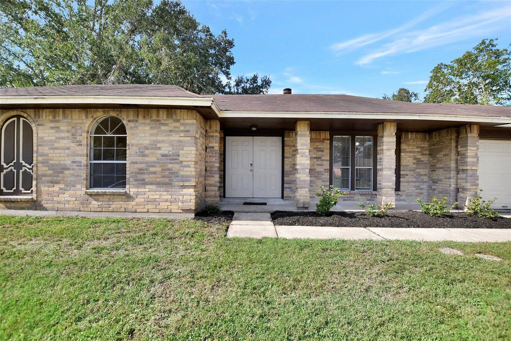 Photo of 1311 Oak Hollow Drive, Friendswood, TX 77546 (MLS # 48878352)