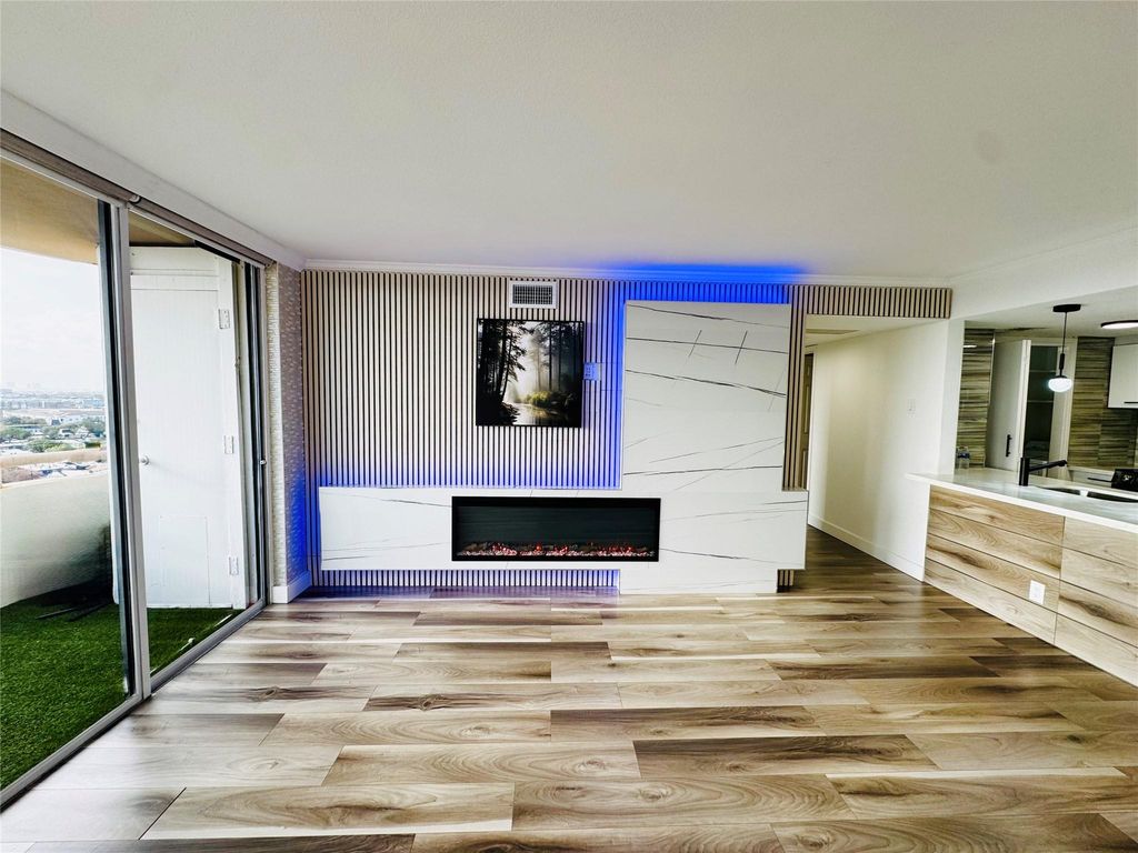 Photo of 3525 Sage Road Road #1602, Houston, TX 77056 (MLS # 83719652)