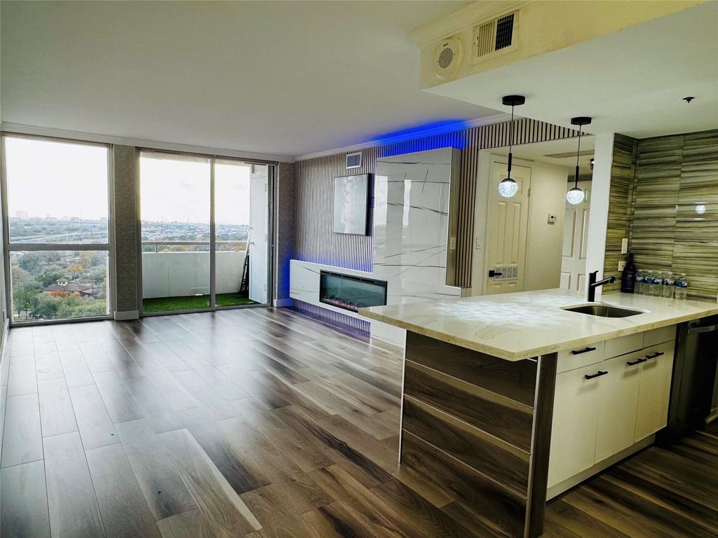 Photo of 3525 Sage Road Road #1602, Houston, TX 77056 (MLS # 83719652)