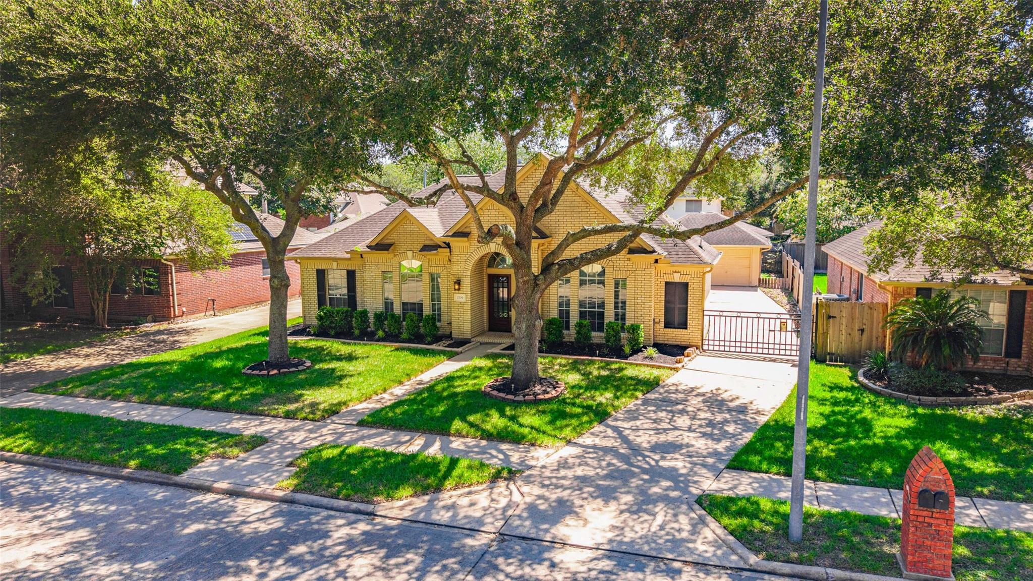 2709 W Oaks Boulevard
