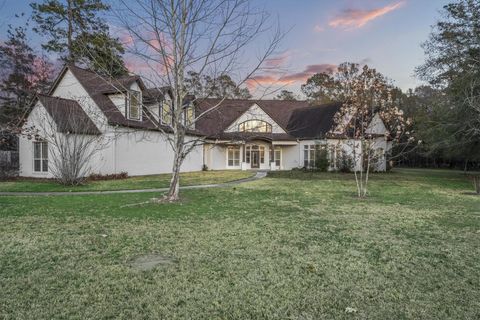 Photo of 12061 Oak Forest Lane, Conroe, TX 77385 (MLS # 25602987)