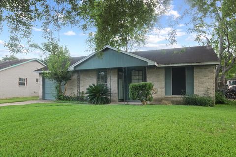 Photo of 15423 Campden Hill Road, Houston, TX 77053 (MLS # 16404747)