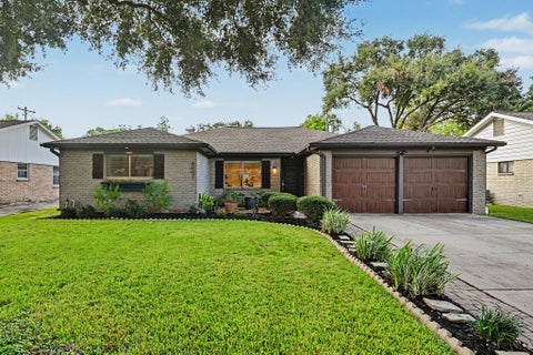 Photo of 6007 Portal Drive, Houston, TX 77096 (MLS # 31958051)