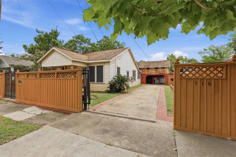 Photo of 516 Everton Street, Houston, TX 77003 (MLS # 46039423)
