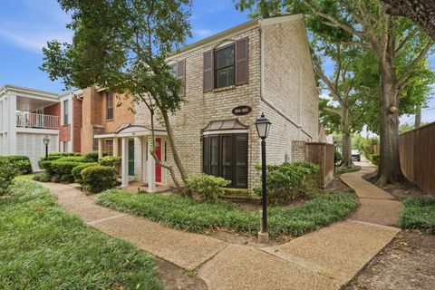 Condo For Sale - 864 Augusta Drive<br/> Houston, TX 77057
