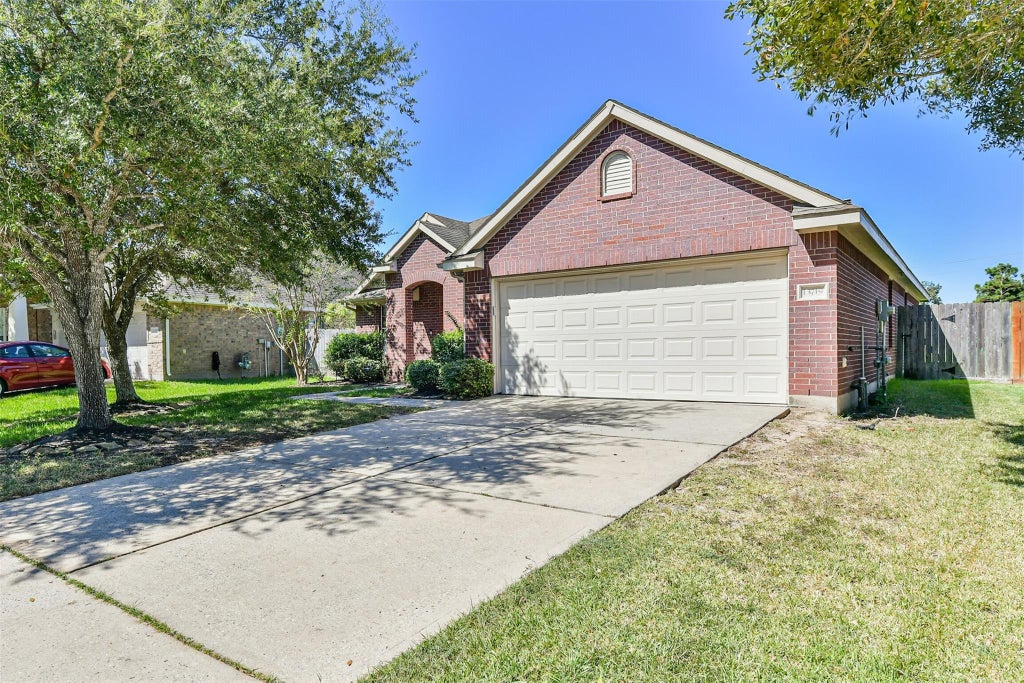 Photo of 13719 Rolling River Lane, Houston, TX 77044 (MLS # 91959345)