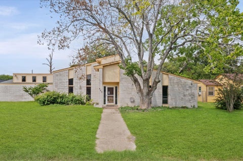 Photo of 426 S 6th Street, La Porte, TX 77571 (MLS # 77662001)