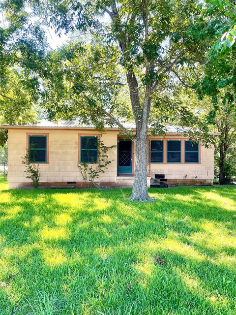 Photo of 109 E Heard Street, Ganado, TX 77962 (MLS # 44097325)