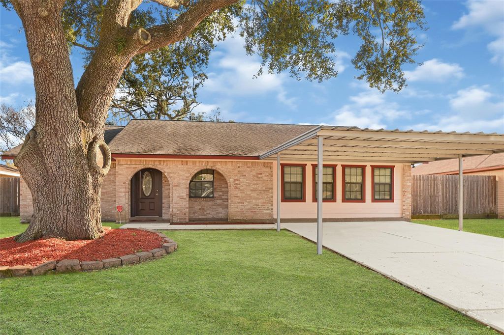 Photo of 5006 Apala Dr Dr, Houston, TX 77032 (MLS # 13395191)