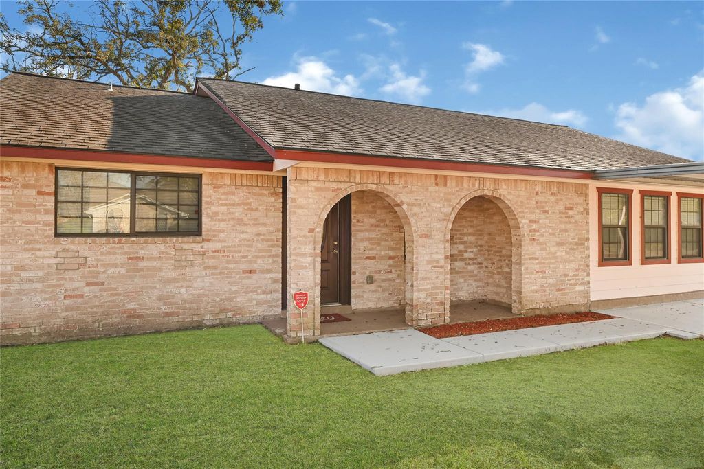 Photo of 5006 Apala Dr Dr, Houston, TX 77032 (MLS # 13395191)