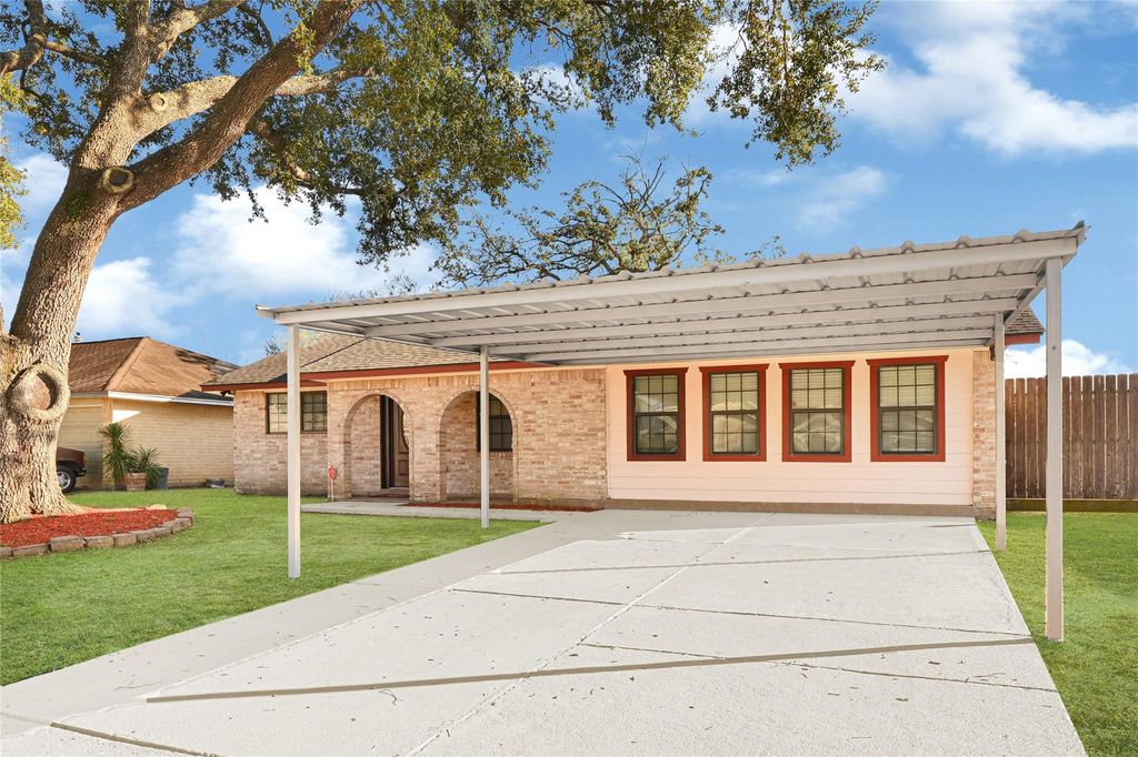 Photo of 5006 Apala Dr Dr, Houston, TX 77032 (MLS # 13395191)