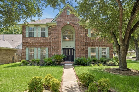 Photo of 2431 Parkwood Lane, Sugar Land, TX 77479 (MLS # 19349584)