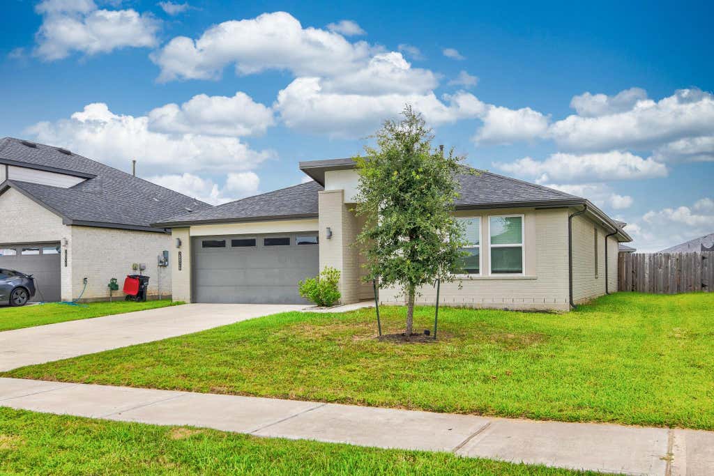 Photo of 28926 Yachting Point Lane, Katy, TX 77494 (MLS # 61820538)