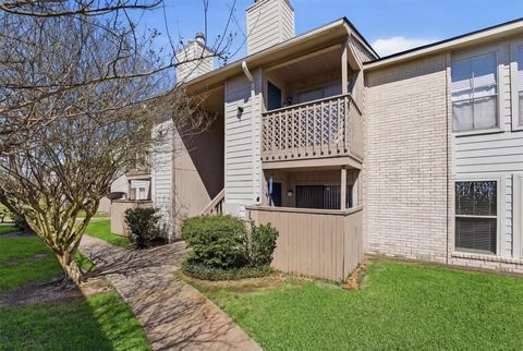 Photo of 3919 Fairmont Parkway #227, Pasadena, TX 77504 (MLS # 30608955)